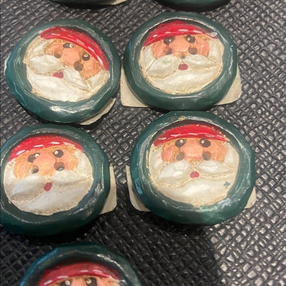 Vintage Eddy Walker Midwest of Cannon Falls
Carved Resin Santa Claus Buttons - Picture 6 of 6